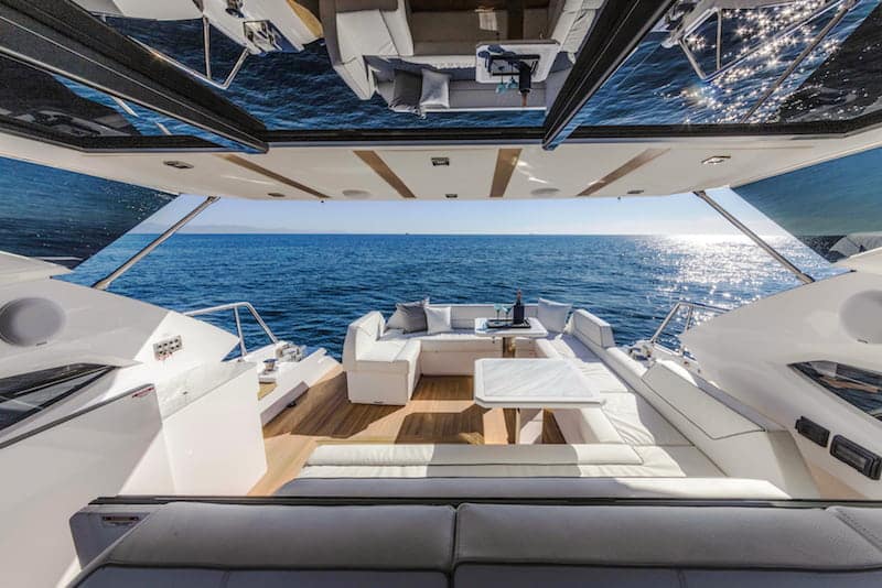 Rio Yachts Sport Coupé 56, cockpit et dinette Rio Yachts Sport Coupé 56, cockpit et dinette