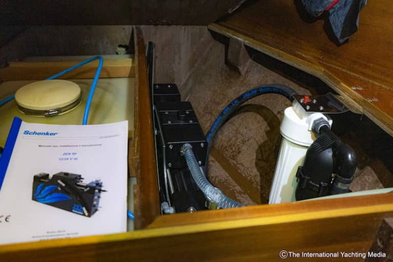 Schenker Zen 50, installation d'un grand petit dessalinisateur