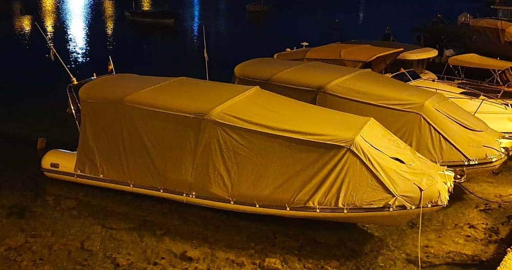 Guide du camping nautique: la tente pour dormir à bord