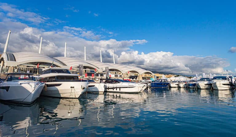 yachts à moteur salon de genes