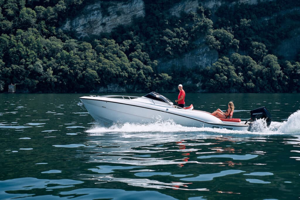 bateau sur le lac