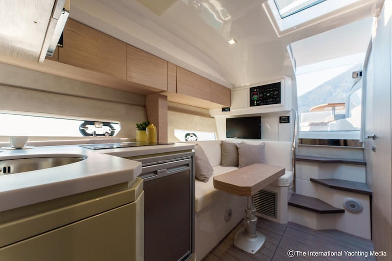 Sessa-C3X-intérieur