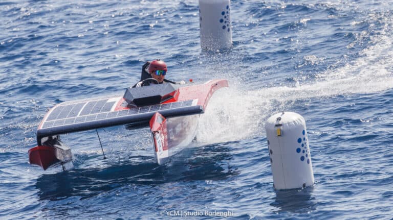 catamaran à foil