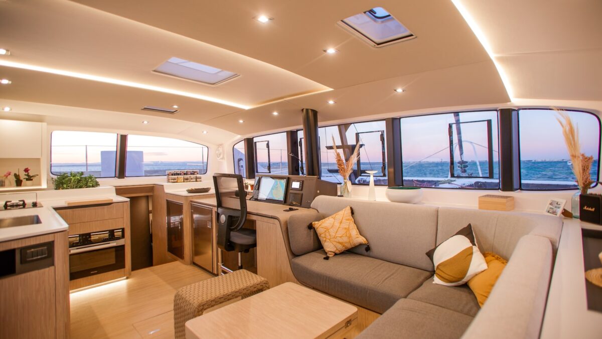 Outremer 52 dinette