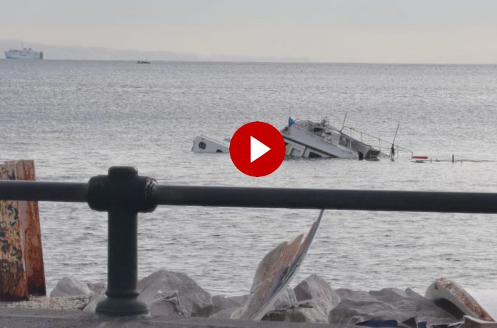 bateau coule à Naples