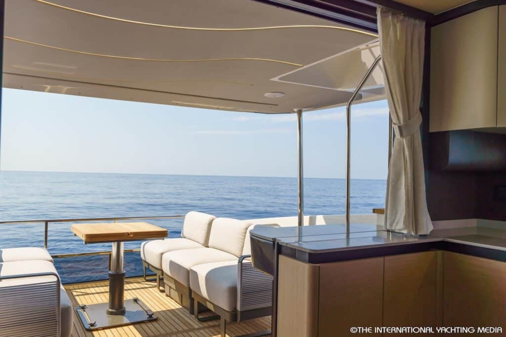 Absolute 52 Fly intérieur