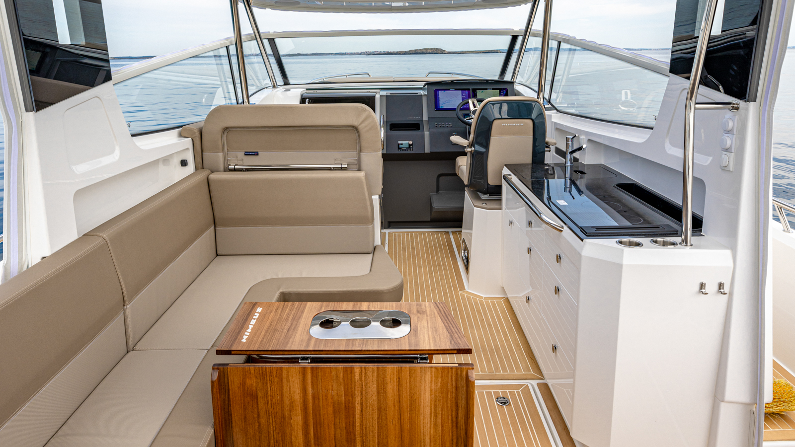 Nimbus W11 poste de pilotage
