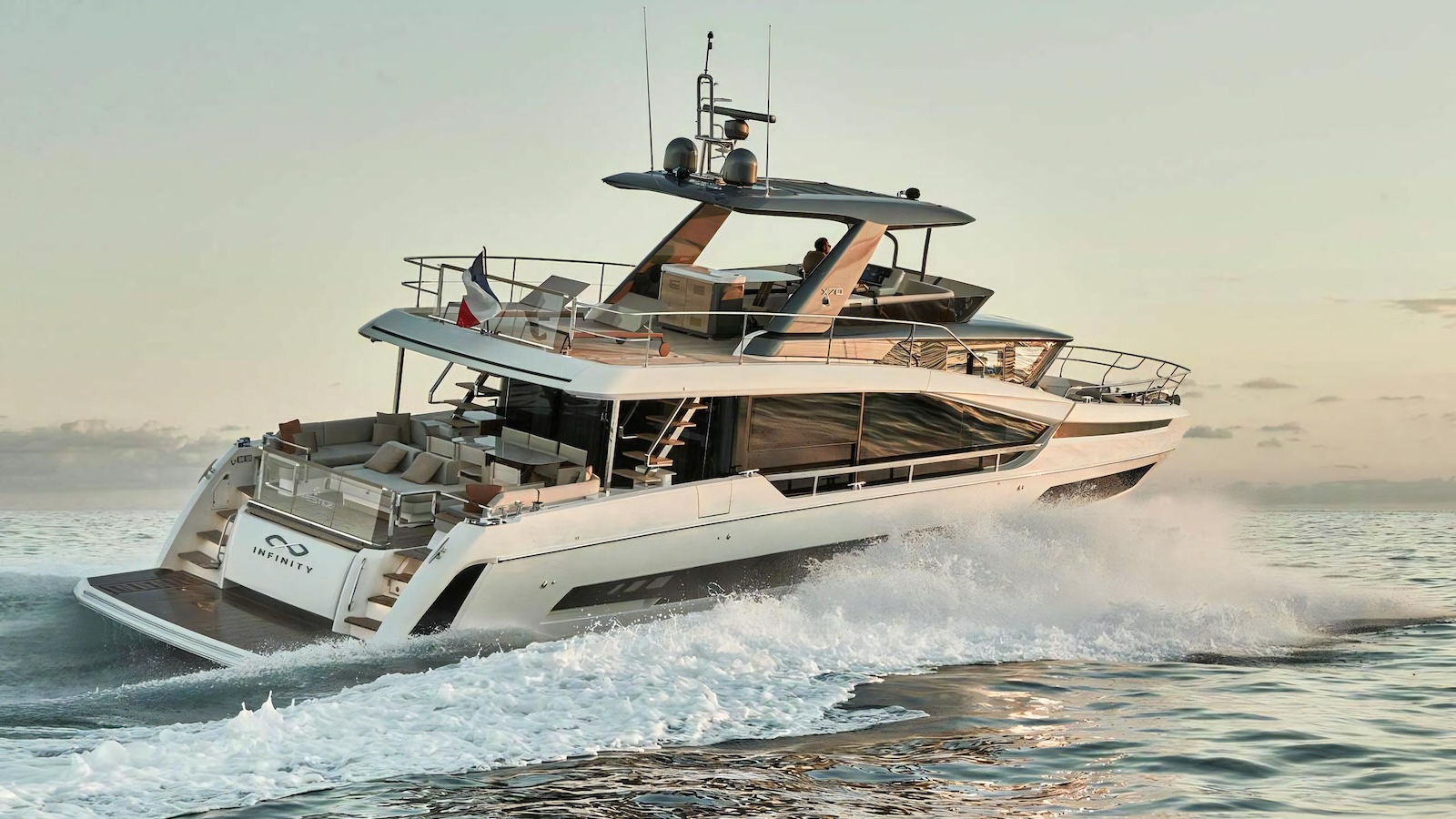 PRESTIGE-YACHTS-AU-FLIBS