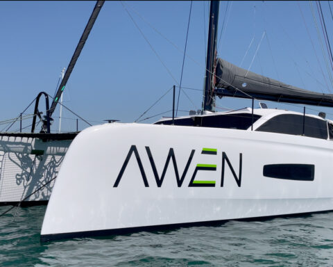 AWEN Outremer 52