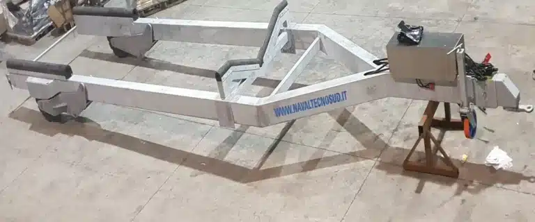 chariots tractés pour bateaux