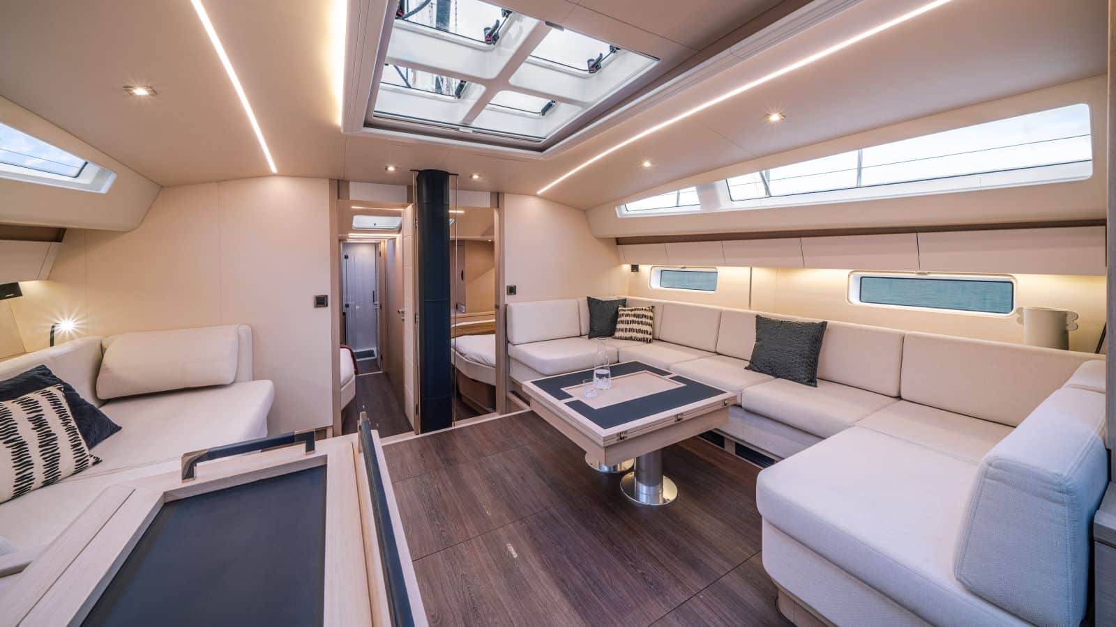 Jeanneau Yachts 64 salon