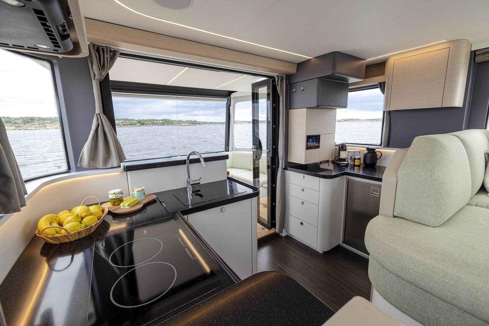 Nimbus 495 Flybridge cuisine