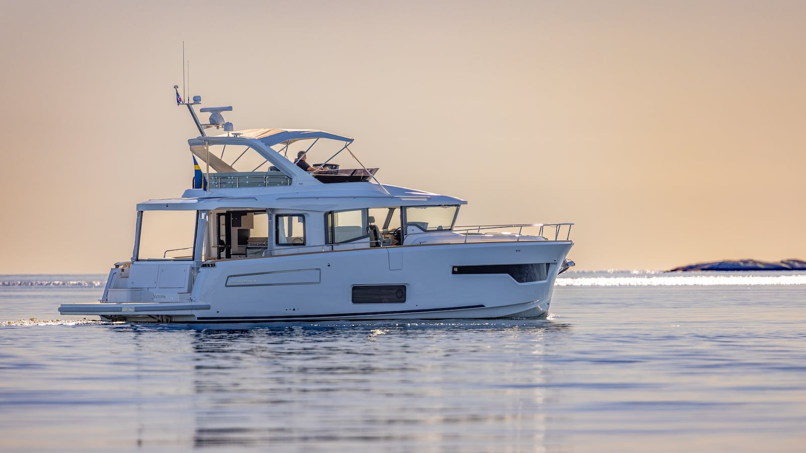 Nimbus 495 Flybridge navigation lente