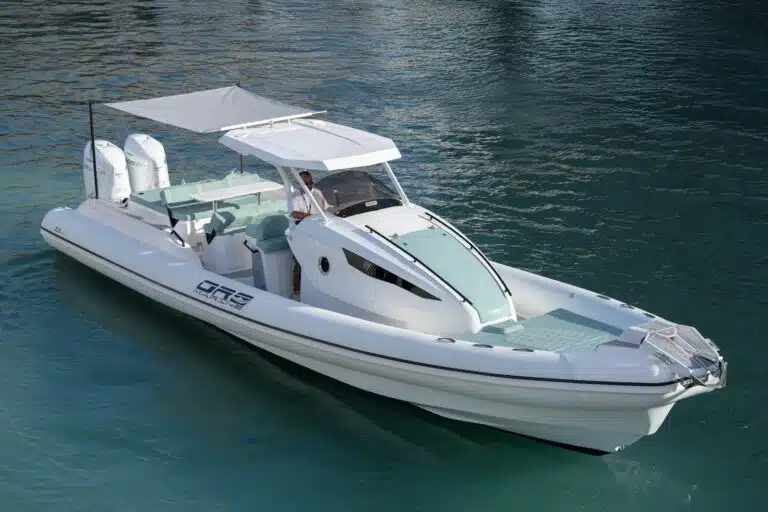 Oromarine Coupé S13, l’essai en mer d’un maxi-RIB qui allie caractère et confort