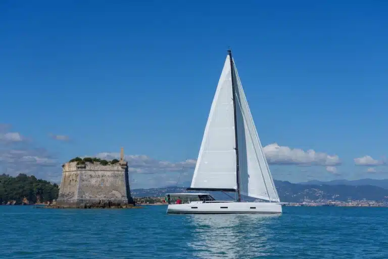 ICE 64 Explorer, l’essai vidéo : élégance et performances pour faire le tour du monde