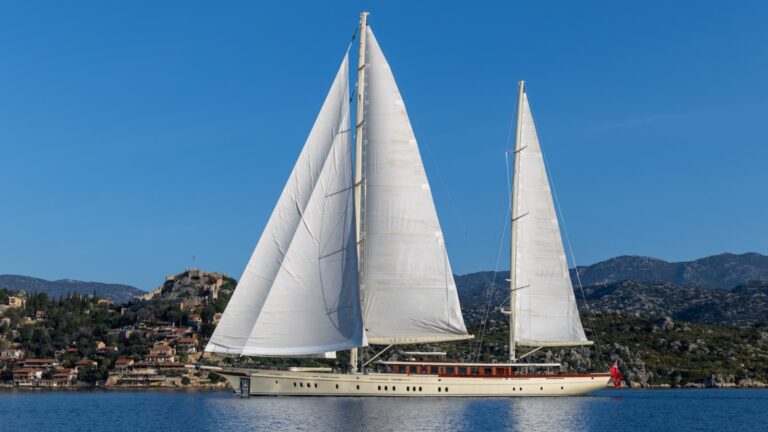 Ares Yachts : Simena achevé, 62 mètres de pure classe de voile