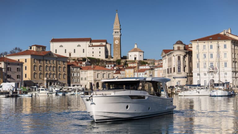El Greenline 42 debuta en el agua en el Salón Náutico de Venecia 2026