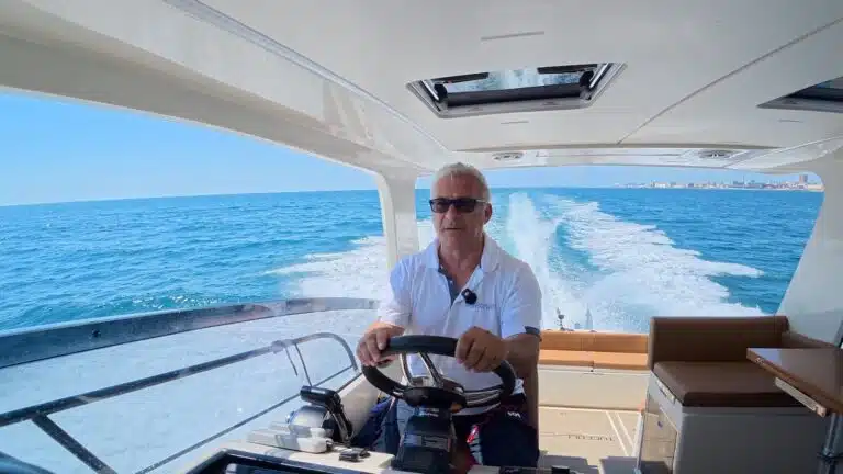Tuccoli T295 SF : espace de croisière et performances sportives. L’essai en mer