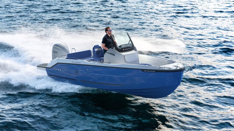 Jeanneau renouvelle la gamme Cap Camarat : le nouveau 6.0 CC inaugure une nouvelle génération de bateaux de plaisance