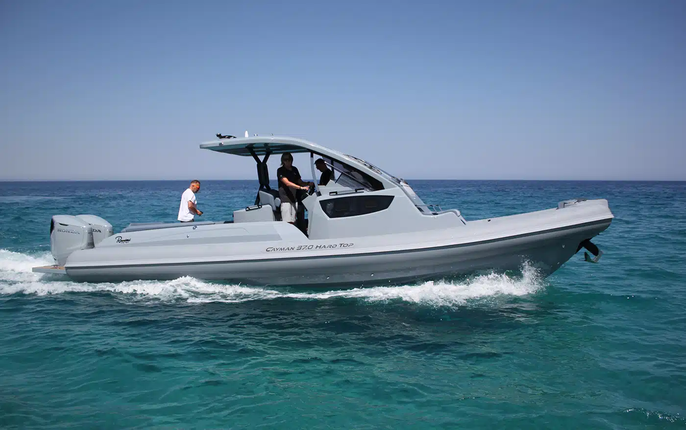 Cayman 37.0 Hard Top : ce nouveau Maxi-RIB est puissant et stable. L’essai en mer