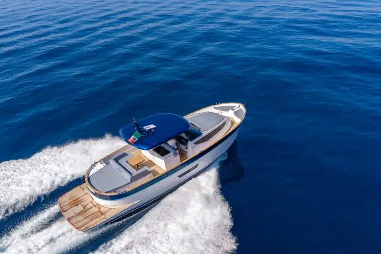 Apreamare dévoile le nouveau Gozzo 42 : première mondiale à Cannes pour cette version évoluée du gozzo de Sorrente