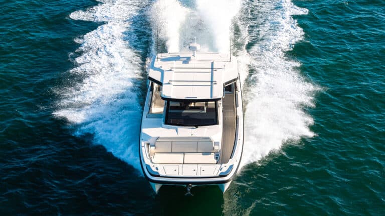 catamaranes aquila power